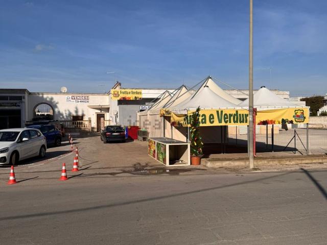 Locale Commerciale in vendita a Puglia, Taranto