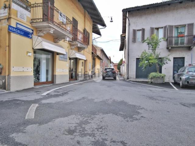 Locale Commerciale in vendita a Piemonte, Vercelli