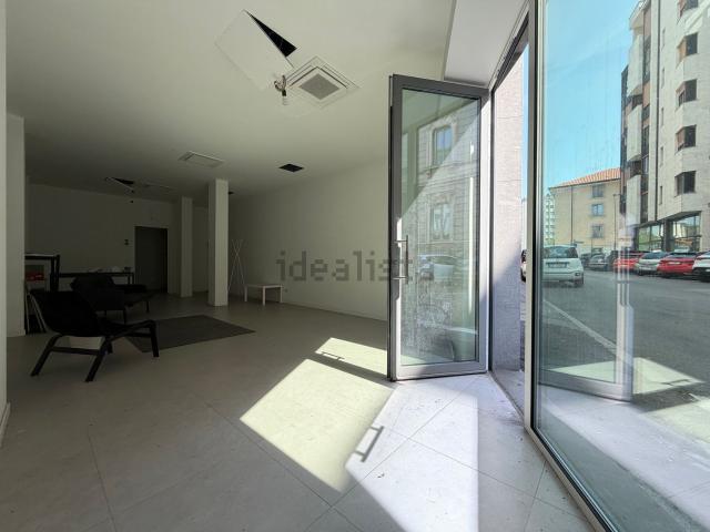 Locale Commerciale in vendita a Centro, Gallarate
