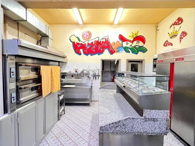 Locale Commerciale in vendita a Val d’Enza, Re