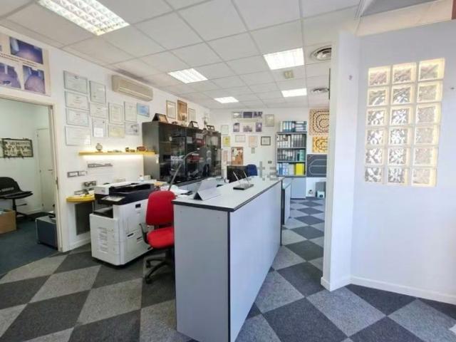 Locale Commerciale in vendita a Marche, Ancona