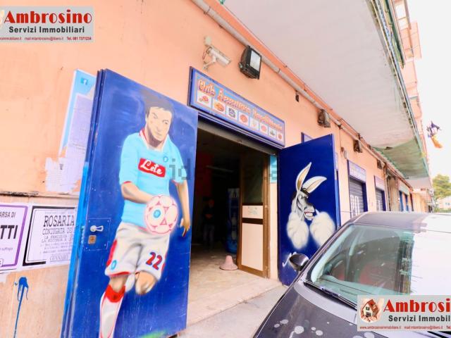 Locale Commerciale in vendita a Municipalità 7, Campania