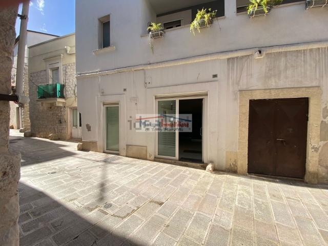 Locale Commerciale in vendita a Puglia, Bari
