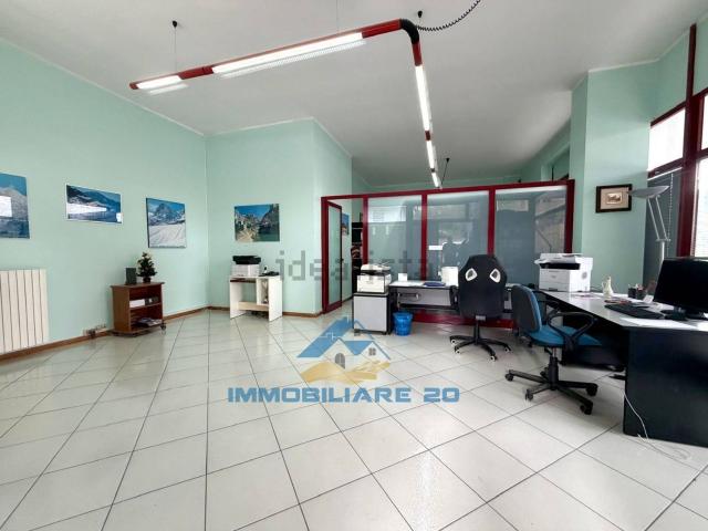 Locale Commerciale in vendita a Madonna della Cona, Teramo