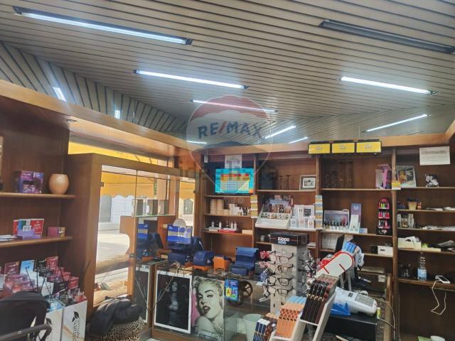 Locale Commerciale in vendita a Giglio, Montevarchi