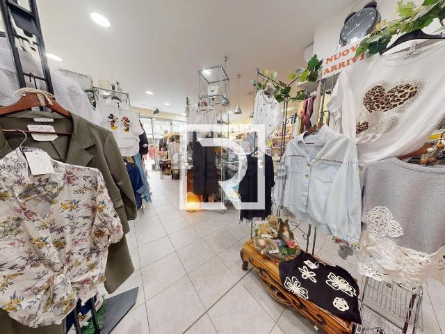 Locale Commerciale in vendita a Unione di Comuni della Romagna Forlivese, Quattro