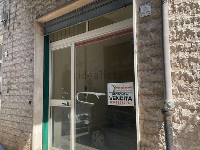 Locale Commerciale in vendita a Montella, Campania