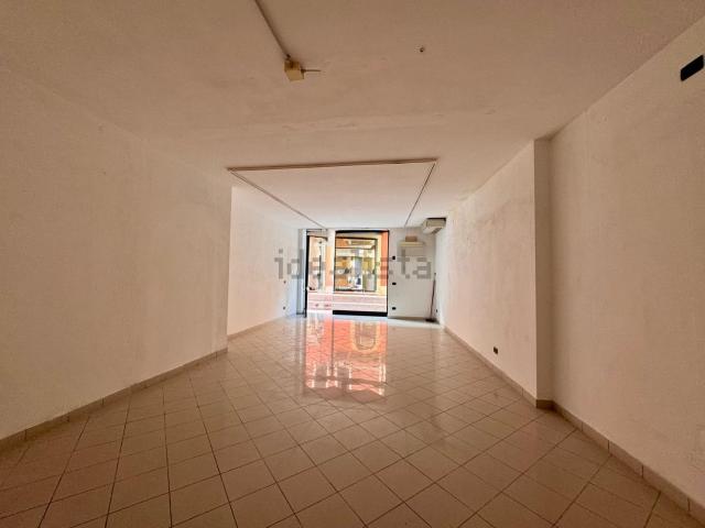 Locale Commerciale in vendita a Legnago, Veneto