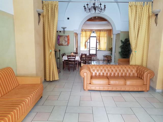 Locale Commerciale in vendita a Puglia, Lecce