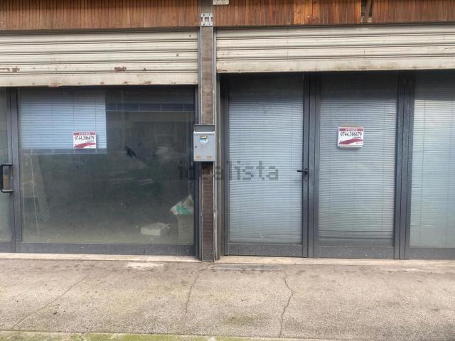Locale Commerciale in vendita a Città Giardino, Terni