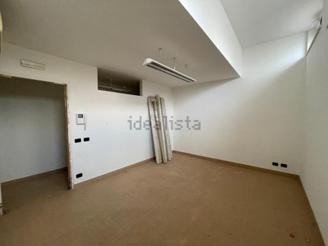 Locale Commerciale in vendita a Puglia, Taranto