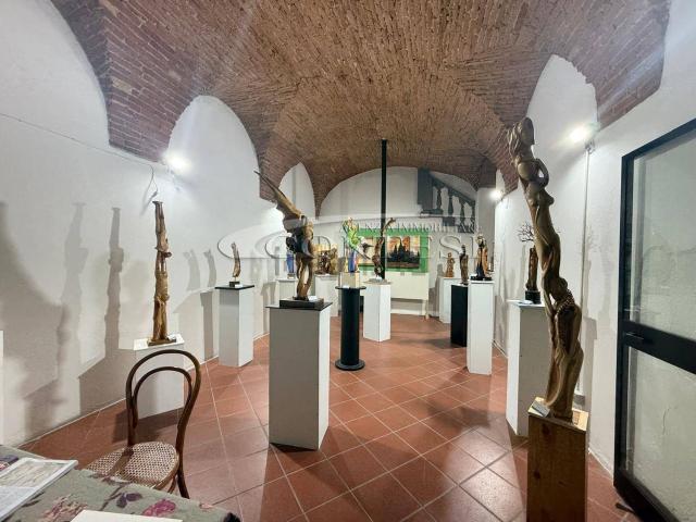 Locale Commerciale in vendita a Sansepolcro, Toscana