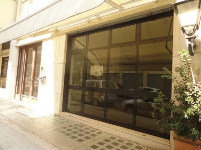 Locale Commerciale in vendita a Puglia, Lecce
