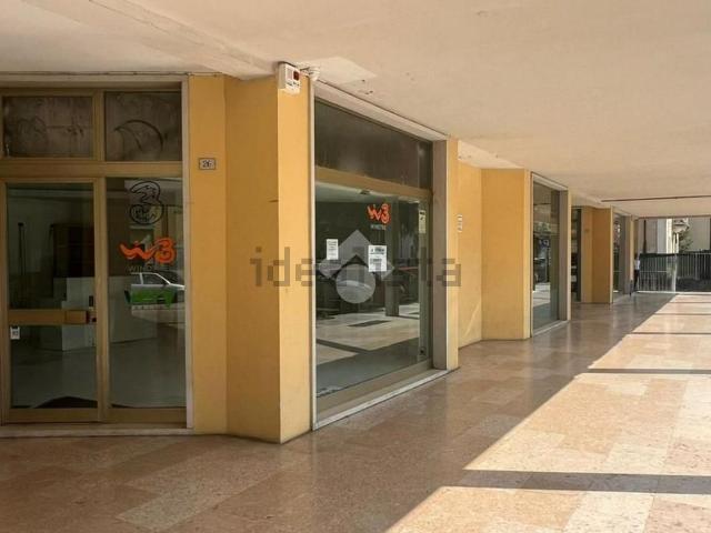 Locale Commerciale in vendita a Bovolone, Veneto