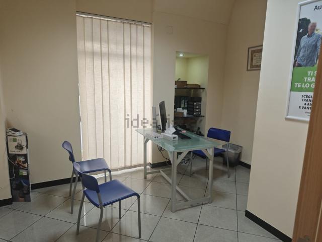 Locale Commerciale in vendita a Puglia, Bari