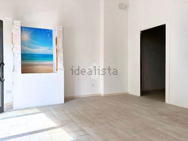 Locale Commerciale in vendita a Puglia, Bari