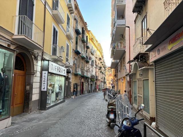 Locale Commerciale in vendita a Castellammare Di Stabia, Campania