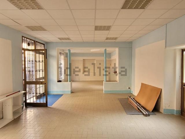 Locale Commerciale in vendita a Piemonte, Novara