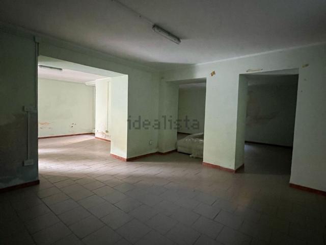 Locale Commerciale in vendita a Nola, Campania