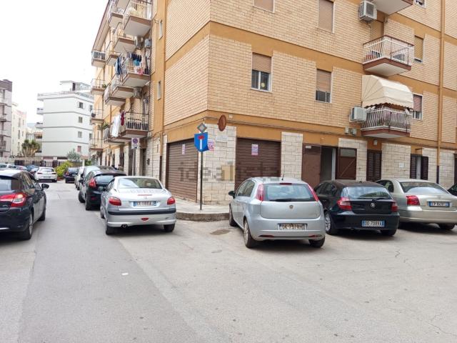 Locale Commerciale in vendita a Bitonto, Bari