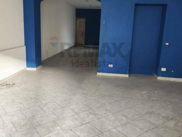 Locale Commerciale in vendita a Acireale, Sicilia