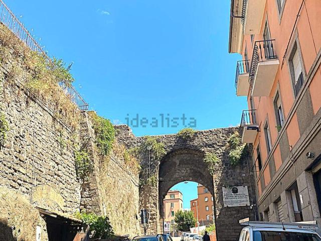 Locale Commerciale in vendita a Viterbo, Lazio