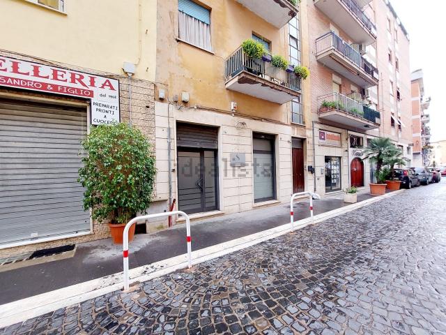 Locale Commerciale in vendita a Borgo Odescalchi, Roma Capitale