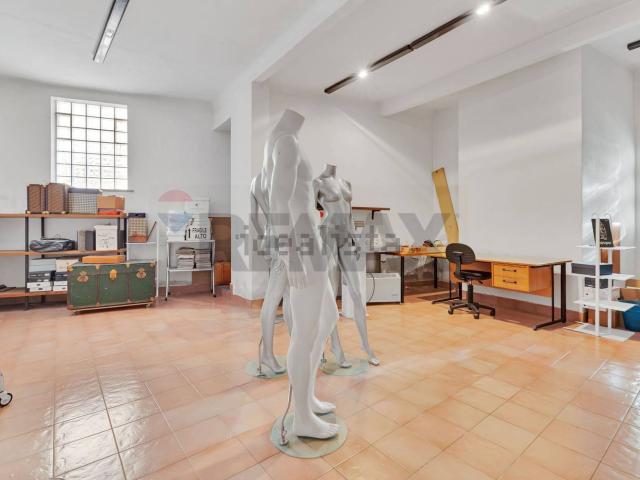 Locale Commerciale in vendita a Brugherio, Lombardia