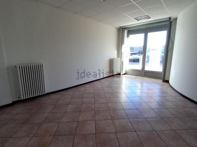 Locale Commerciale in vendita a Fanfani, Lodi