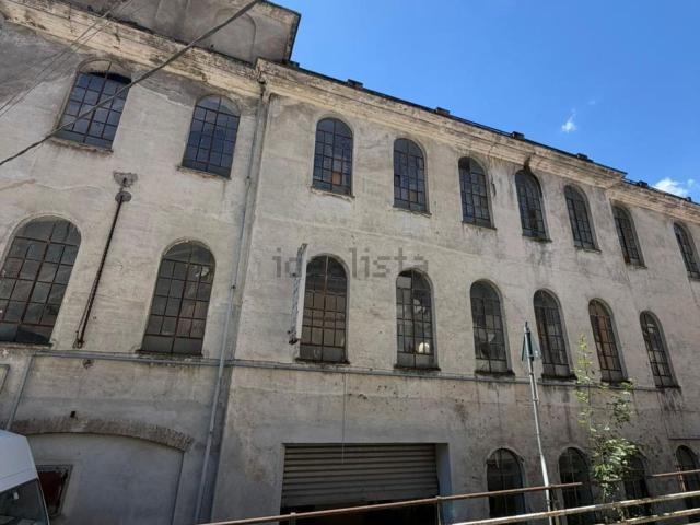 Locale Commerciale in vendita a Val Polcevera, Serra Riccò