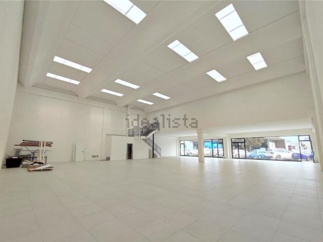 Locale Commerciale in vendita a Ponte Metauro, Marche