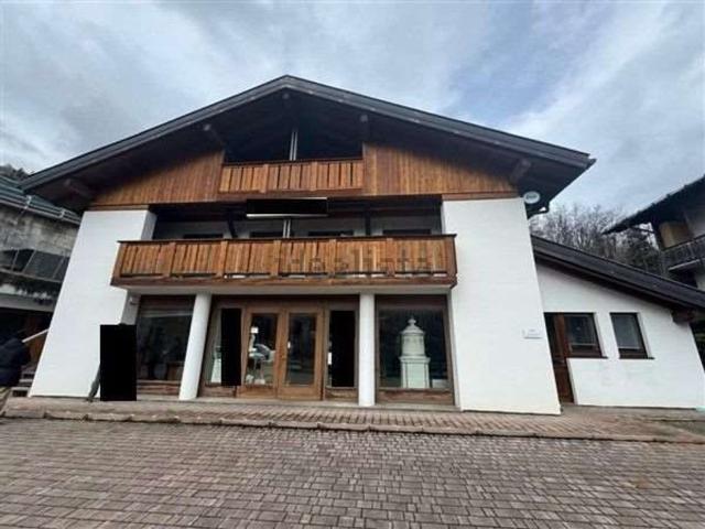Locale Commerciale in vendita a Pieve Di Cadore, Veneto
