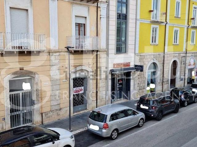 Locale Commerciale in vendita a San Lazzaro, Isernia