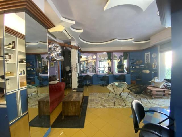 Locale Commerciale in vendita a Unione di comuni Valmarecchia, Santarcangelo Di