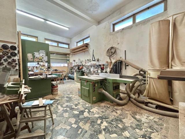 Locale Commerciale in vendita a Rusca, Albisola Capo