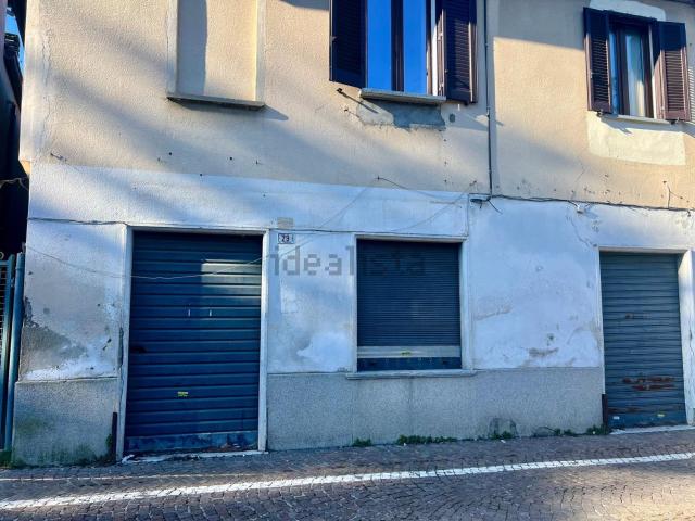 Locale Commerciale in vendita a Carugo, Lombardia