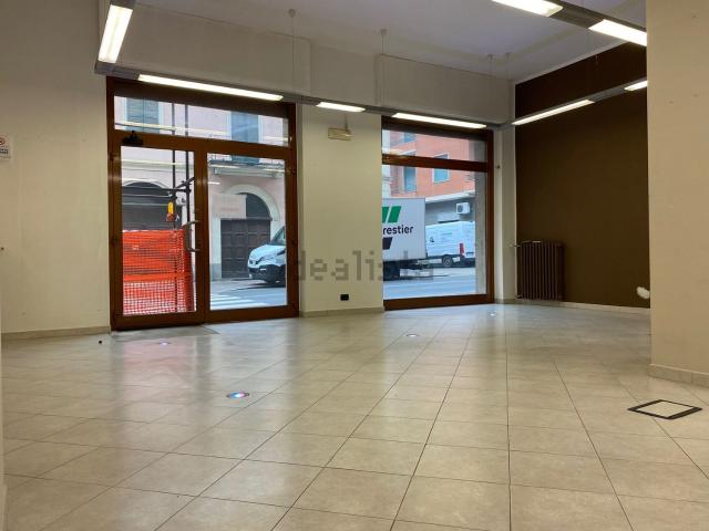Locale Commerciale in vendita a Piemonte, Alessandria