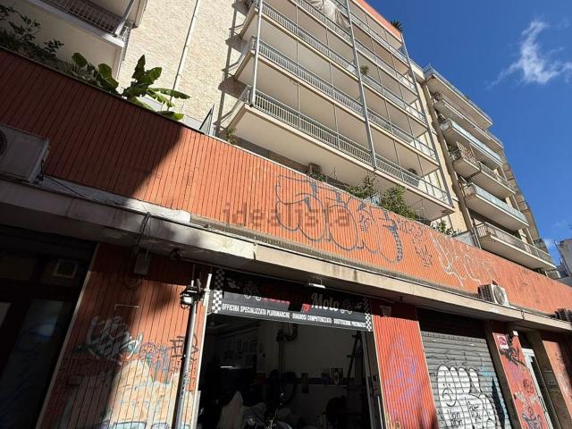 Locale Commerciale in vendita a Puglia, Bari