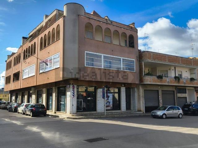 Locale Commerciale in vendita a Puglia, Bari