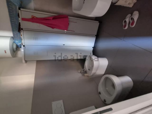 Locale Commerciale in vendita a Figuretta, Marche