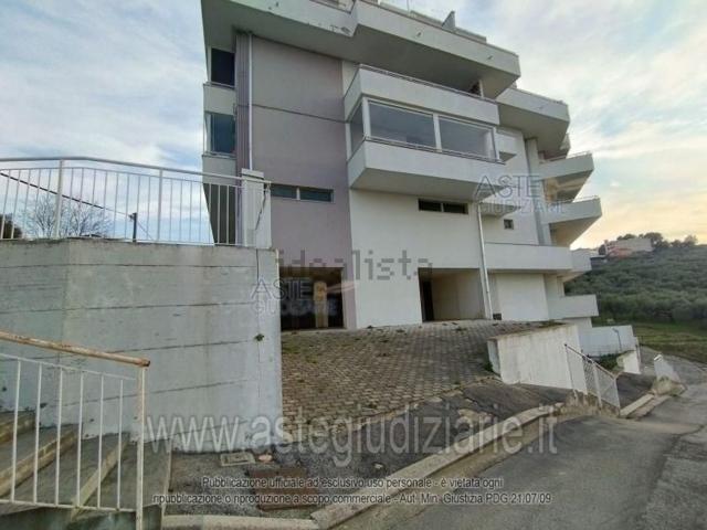 Locale Commerciale in vendita a Spoltore, Abruzzo