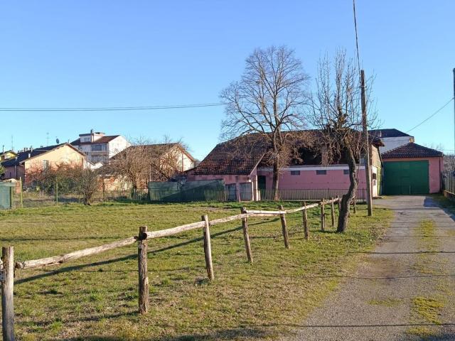 Locale Commerciale in vendita a Trincere, Piemonte
