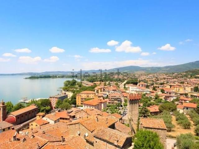 Locale Commerciale in vendita a Passignano Sul Trasimeno, Umbria