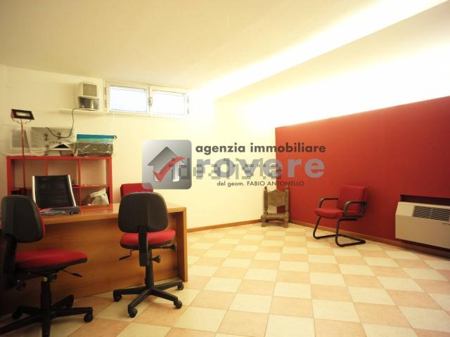 Locale Commerciale in vendita a Villaggio Florida, Ponzano