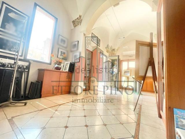 Locale Commerciale in vendita a Puglia, Lecce