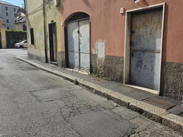 Locale Commerciale in vendita a Medio Ponente, Serra Riccò