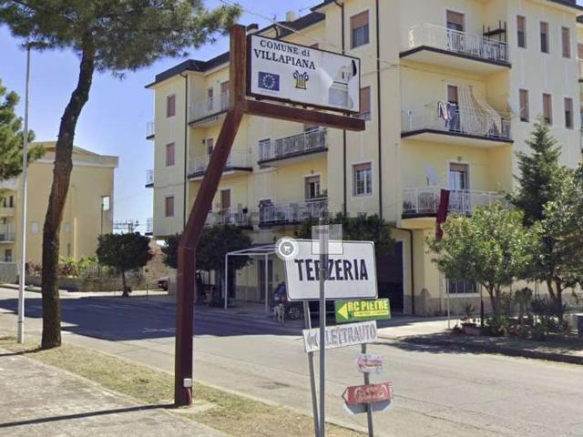 Locale Commerciale in vendita a Calabria, Cosenza