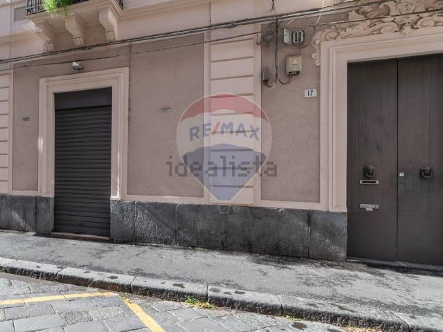 Locale Commerciale in vendita a Borgo-Sanzio, Catania