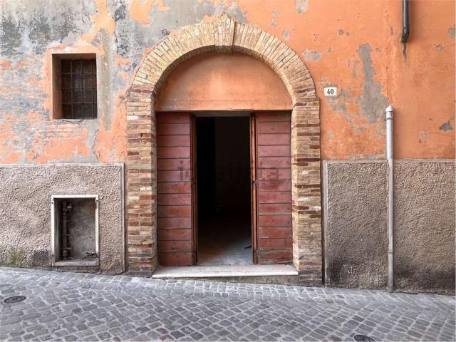 Locale Commerciale in vendita a San Pietro, Marche