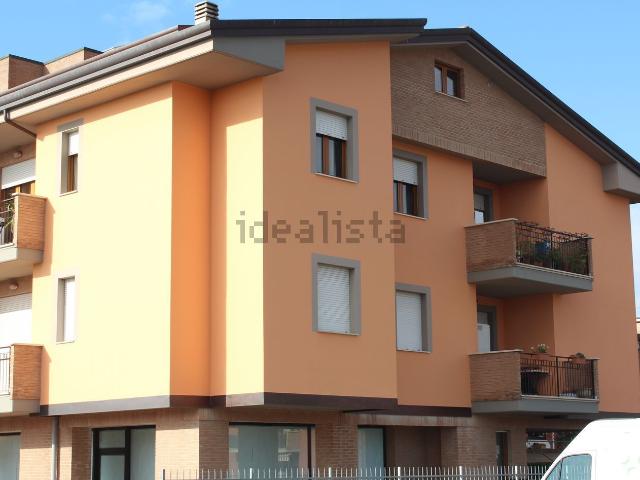 Locale Commerciale in vendita a Bastia Umbra, Umbria
